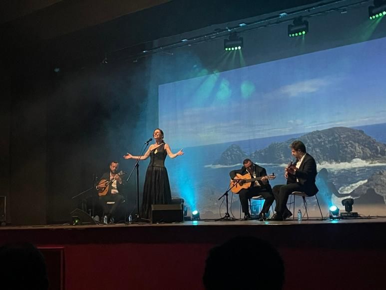 Presen&ccedil;a Institucional no Concerto de Katia Guerreiro