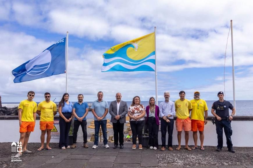 Hasteadas as Bandeiras Azul e Qualidade de Ouro nas Zonas Balneares da Calheta e Barro Vermelho